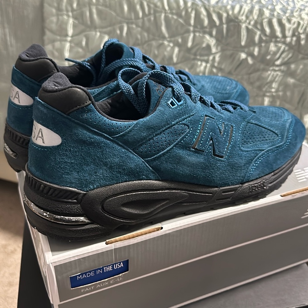 Brand New New Balance 990v2 midnight blue limited edition